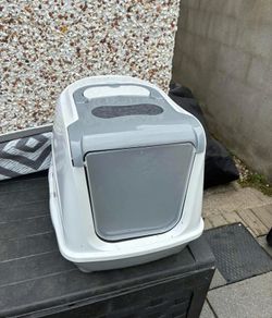 cat litter box