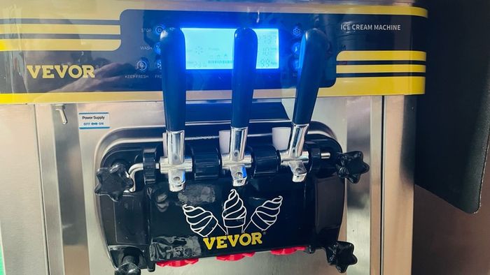 Ice Cream Machine (Dual Hopper)