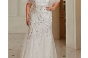 Stunning White Dress with Silver Threads size 18