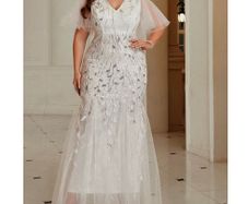 Stunning White Dress with Silver Threads size 18