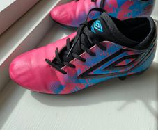 Kids Girls Umbro Football Boots Size UK 2 EU 34