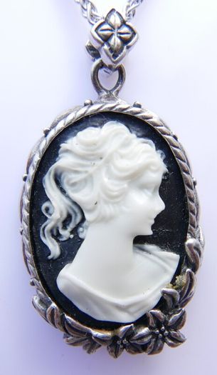 Vintage Sterling Silver 925  Pretty Cameo  Pendant and Necklace length 16,5" - 12,97g