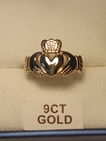 9ct Gold Women's Irish Claddagh Ring.