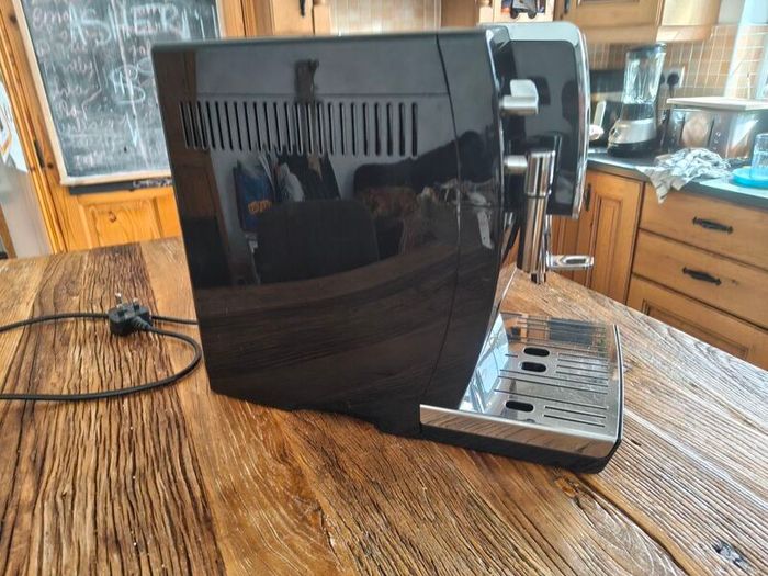 DeLonghi Dinamica coffee machine