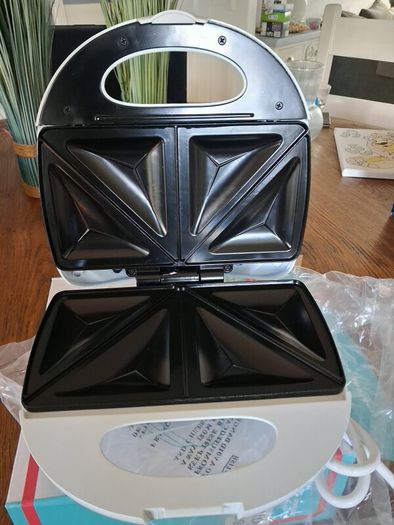 Toasted sandwich maker.