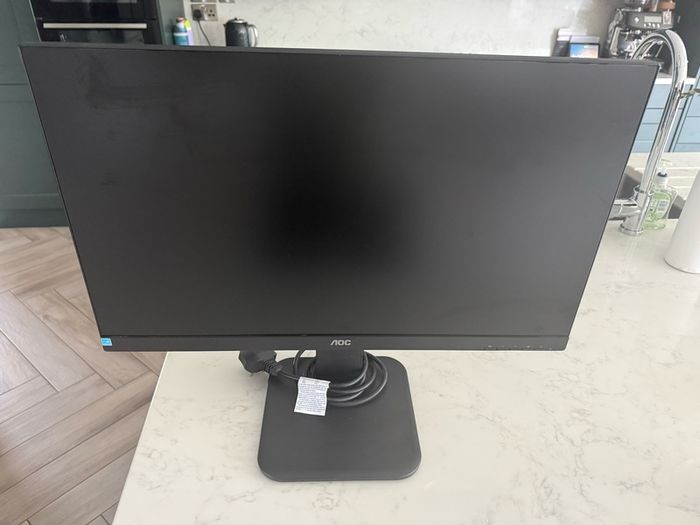 AOC 24 Inch Full HD Monitor and Dell Wireless Keyboard & Mouseq