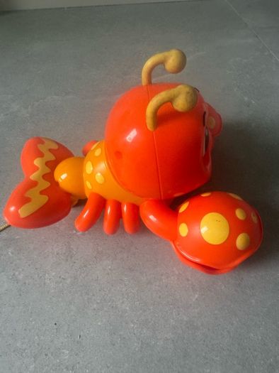 Little tiles pull along lobster