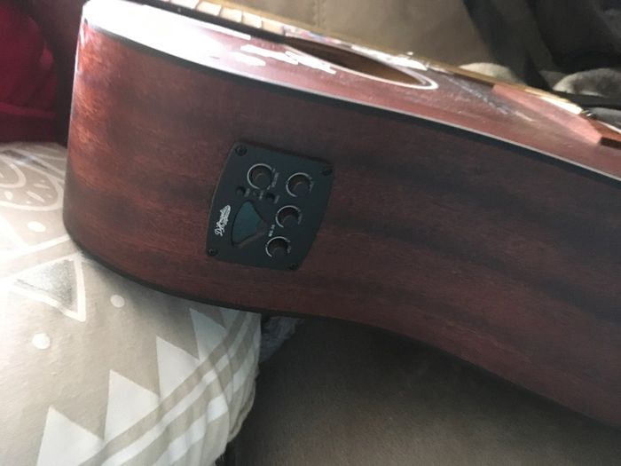 Electro Acoustic Guitar