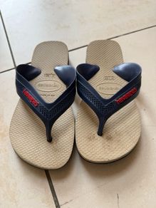 flip flops boy sandals size junior 12 or 13 Havaianians