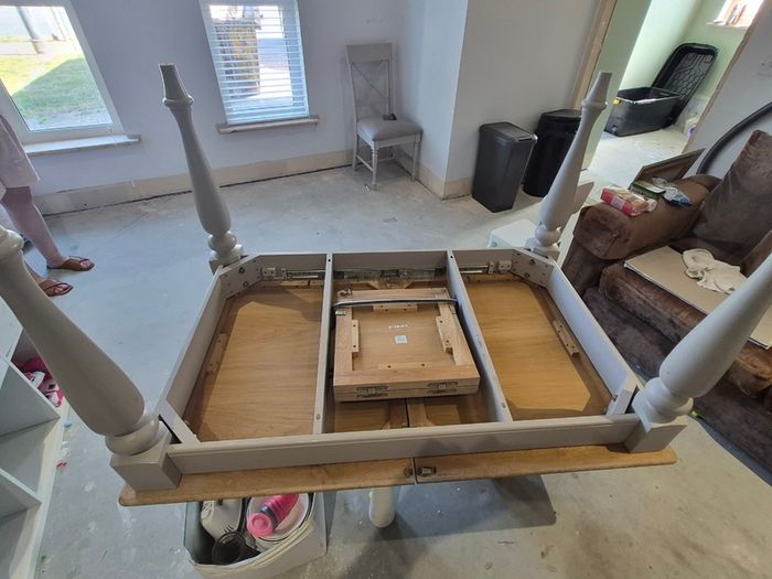 Extendable Kitchen Table and Chairs
