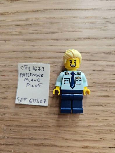 lego cty1679 passenger plane pilot, set 60367