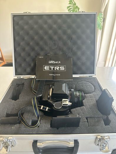 Bronica ETRS Medium Format Kit