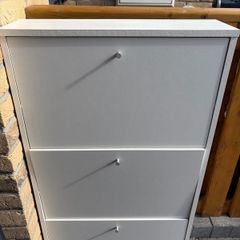 Free shoe cabinet
