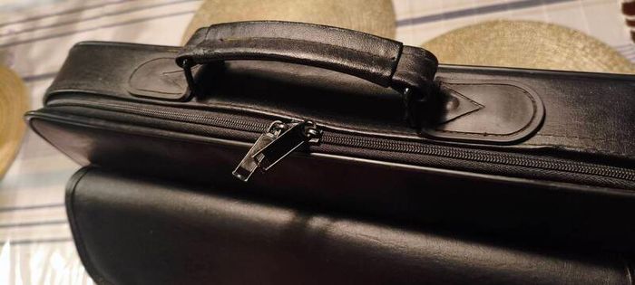 Trust Notebook Mens leather carry bag office bag deluxe.