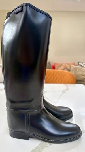 Horse riding gear (approx 9/10yrs)