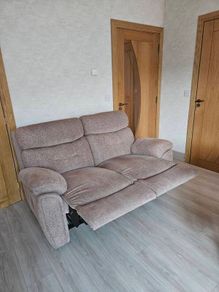 Two seater recliner.