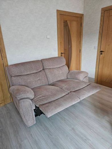 Two seater recliner.