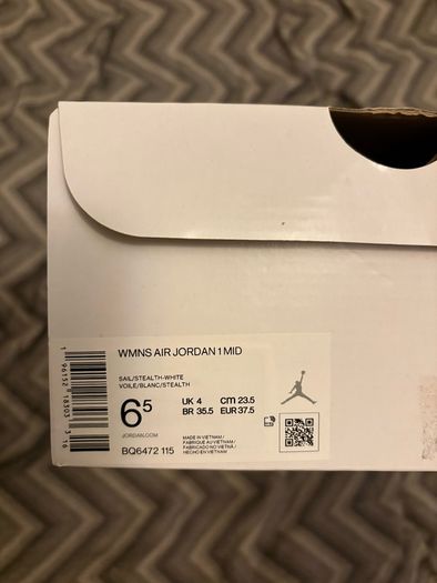 Jordan 1 Mid "Stealth"