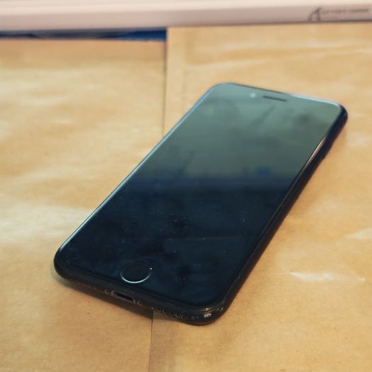 Apple iPhone 7 - 32GB - Black - Unlocked - 82% Battery Health
