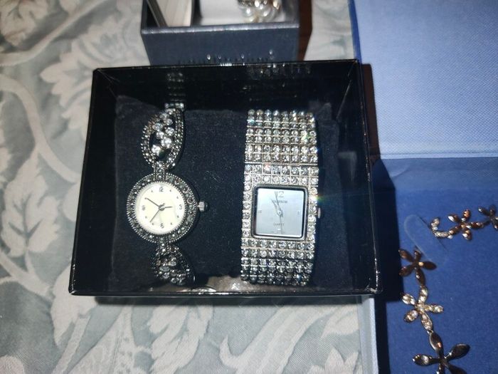 Sterling silver jewellery set plus newbridge pendant and 3 watches like new