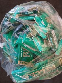 Bag with 50 packs of RIZZLA Papers
