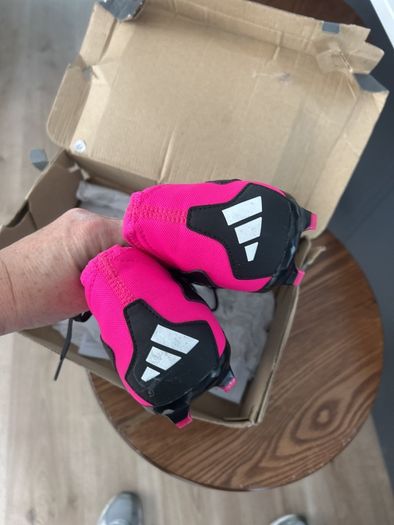 ladies football boots
