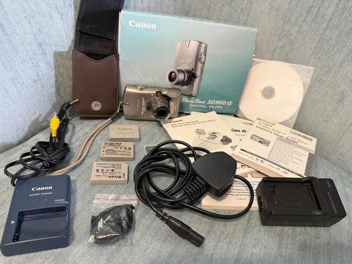 CANON Powershot SD950is 12.1MP digital camera