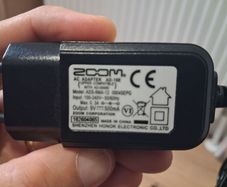 Zoom Plug 9V 500MA AC Adapter for Pedals