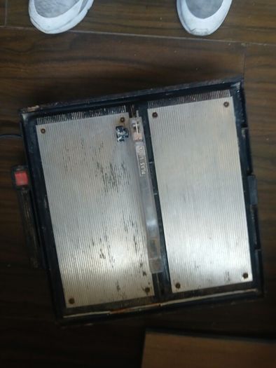 Tile cutter with tiling trowel