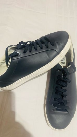 casual shoes