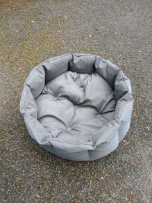 dog bed 70cm diameter. Would suit medium sized dog.