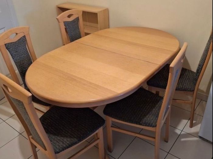 Gorgeous Very Solid 5Ft+ Oval Extendable Wooden Kitchen Dining Table - Can Deliver