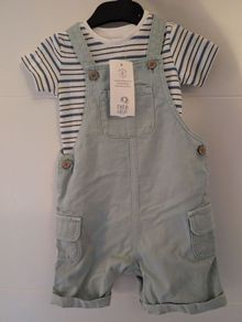 Child tshirt and dungarees set - size 12-18 months