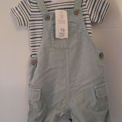 Child tshirt and dungarees set - size 12-18 months