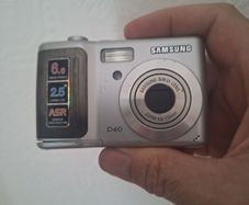 Samsung Digimax D60 6MP digital camera