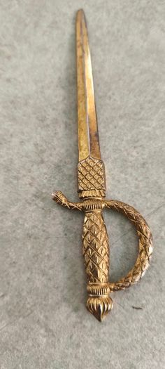 Vintage -Fiddle Pattern- silver plated flatware 4 pieces, similar in style to those produced in the Victorian era 18.00E. And 3 letter opener each is 10.00 euro