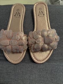 Ladies Shoes. Size 4