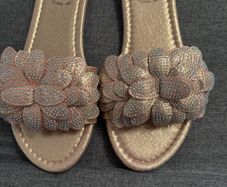 Ladies Shoes. Size 4