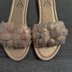 Ladies Shoes. Size 4