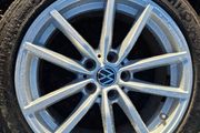 17" Vw Alloys with tyres