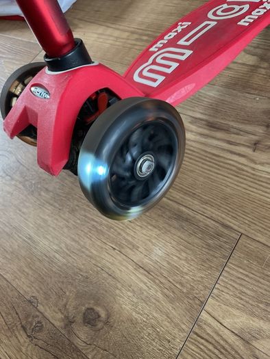Micro Maxi Deluxe with LED Wheels
