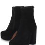 Carvella ankle boots  size 6 great condition. Image 2