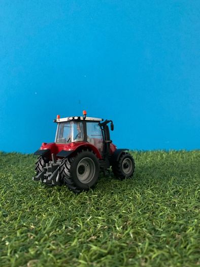 Model tractors