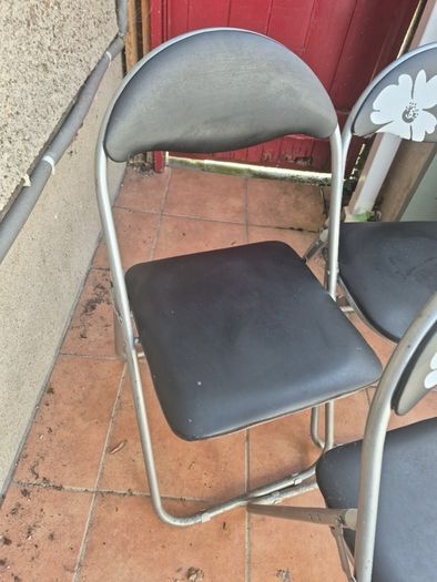 3 Folding padded chairs