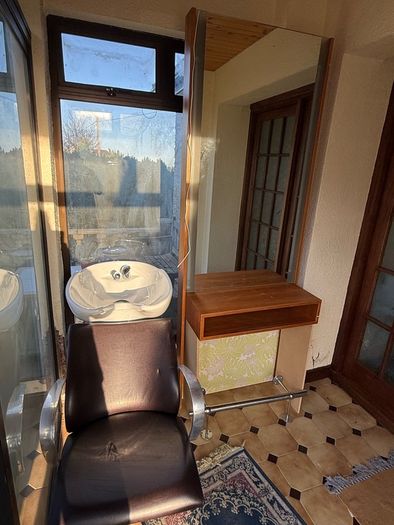 Hairdressing  wash basin and mirror unit