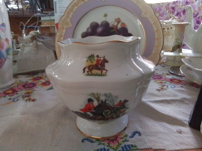 Royal Tara Flower Pot
