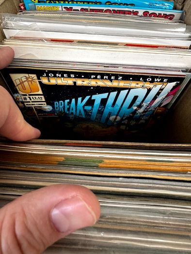Marvel, DC & Indie Medium Comic Box w 180 comics for Sale