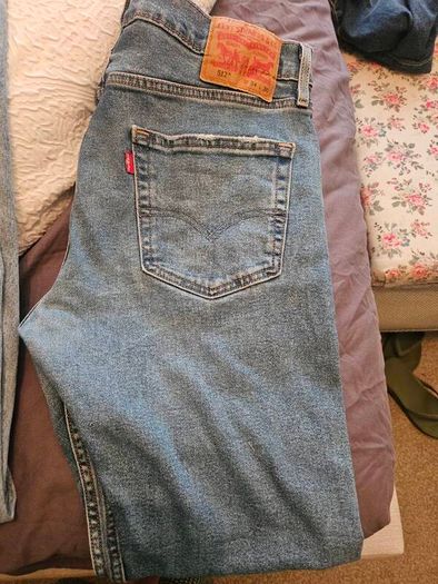 Levis