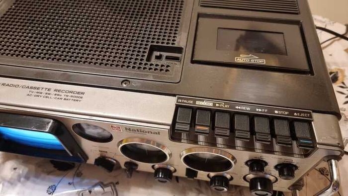 From 1977 National TR-5000E -  TV / RADIO MW - SW1 - SW2 / Cassette Recorder, All function working good.