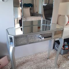 Mirrored dressing table